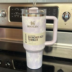 STANLEY 40oz Stainless Steel H2.0 FlowState Quencher Tumbler Wisteria Tie Dye
